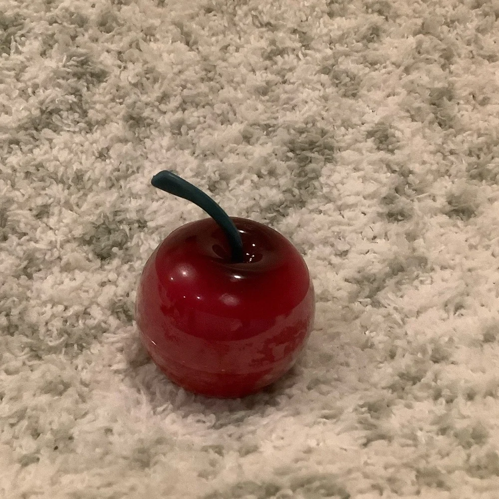 Red Cherry Lip Gloss NWT Beauty Treats cruelty Free 1.5” x 1.5” - Picture 14 of 14